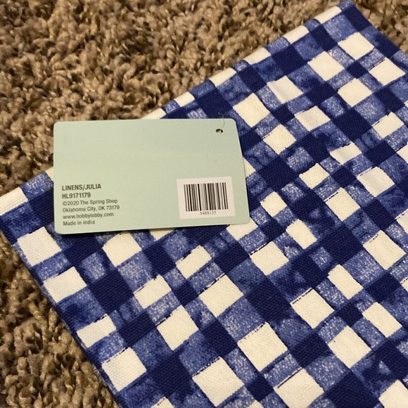 The Spring Shop Table Runner and Napkin Set - Picture 4 of 10